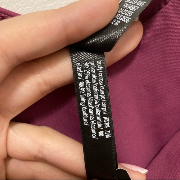 Brand new Victoria’s Secret Sport Purple Ruffled Unlined Sports Bra Size XS - Picture 5 of 5